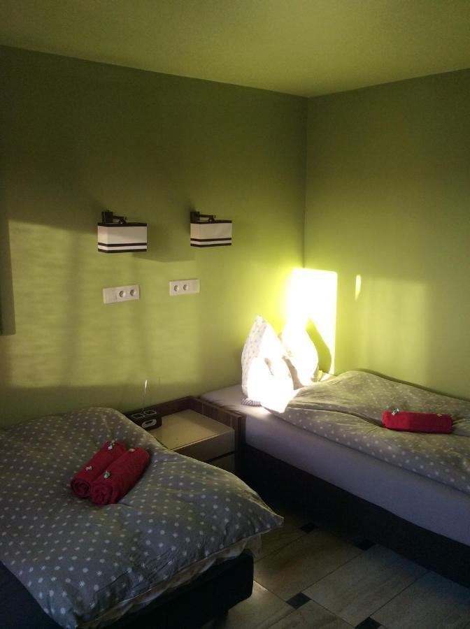 Mika Rooms Raclawicka 144 & Wislicka 3 Studio - Adults Only وارسو المظهر الخارجي الصورة