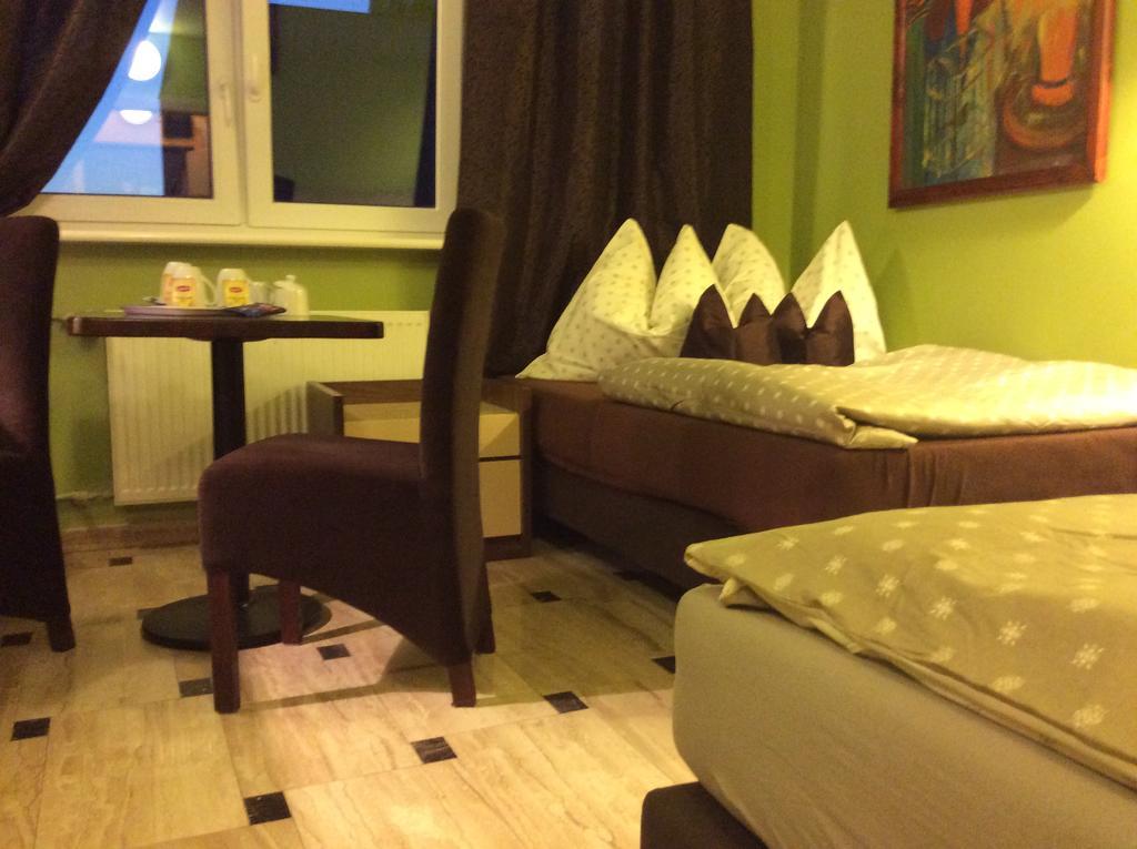 Mika Rooms Raclawicka 144 & Wislicka 3 Studio - Adults Only وارسو المظهر الخارجي الصورة